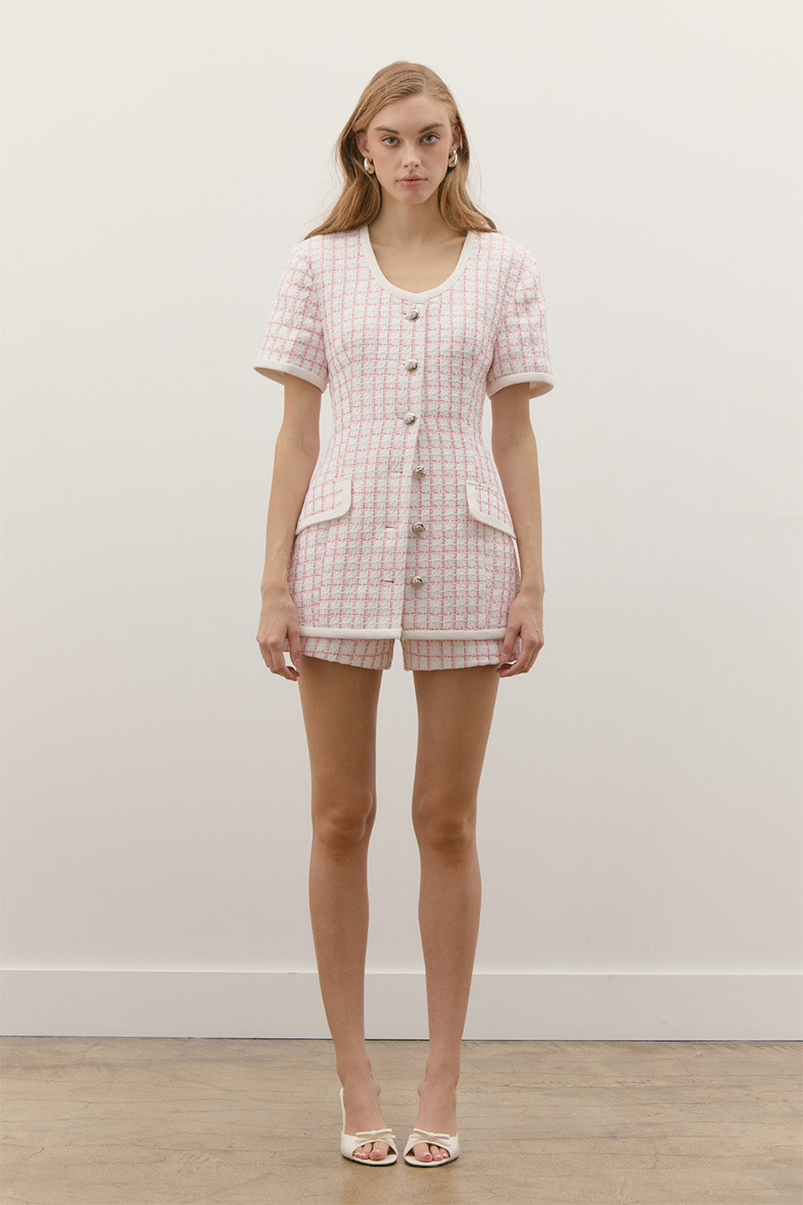 This stylish tweed blazer jacket is perfect for women seeking a chic, structured, and fashion-forward outerwear piece that transitions seamlessly from day to night.