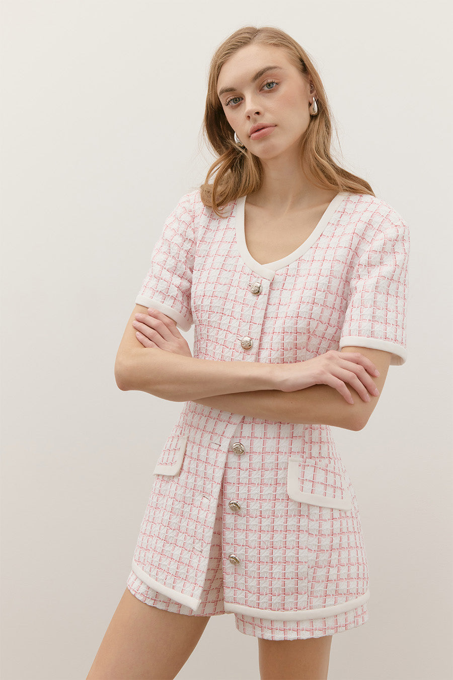 Women’s pink tweed blazer jacket
Short sleeve tailored blazer
Button-front blazer with pockets
Ivory-trimmed woven jacket
Elegant, modern feminine blazer
Spring and summer fashion essential