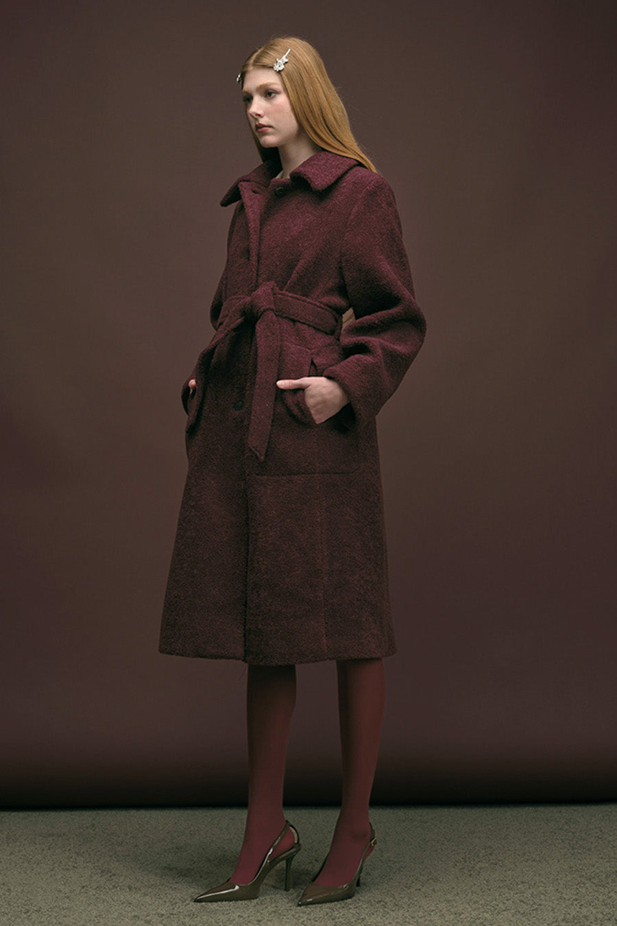 Designed with a classic collar and clean button front, it offers timeless sophistication and warmth, making it ideal for autumn and winter styling.